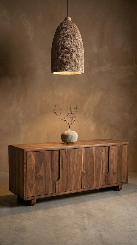 Credenza de madera solida con lampara colgante de fibra natural
